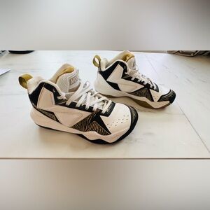 Moolah Youth Basketball Shoes | Size 3.5Y | White Black Gold | High-Top Sneakers